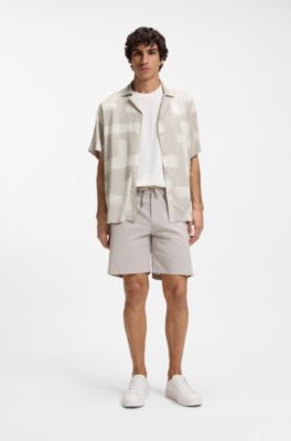 Camisa regular fit con estampado grande, Gris claro