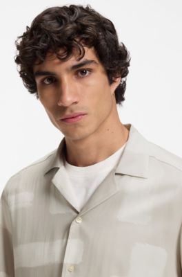 Camisa regular fit con estampado grande, Gris claro