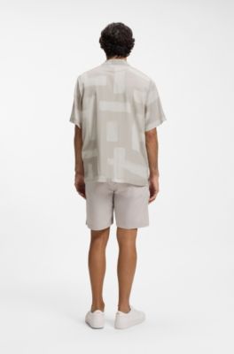 Camisa regular fit con estampado grande, Gris claro