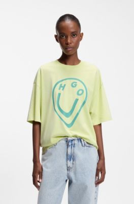 Camiseta de punto de algod&oacute;n con estampado de logo Happy HUGO con efecto fundido, Verde