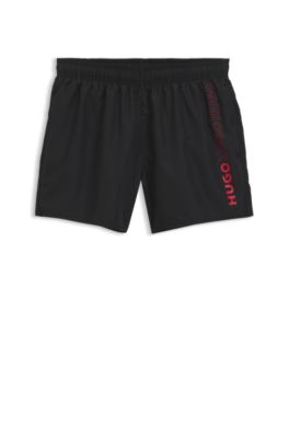 Ba&ntilde;ador tipo shorts con logos repetidos, Negro