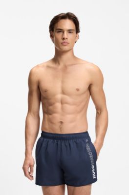 Ba&ntilde;ador tipo shorts con logos repetidos, Azul oscuro