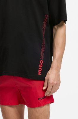Camiseta oversize fit de algod&oacute;n con estampado de logos repetidos, Negro