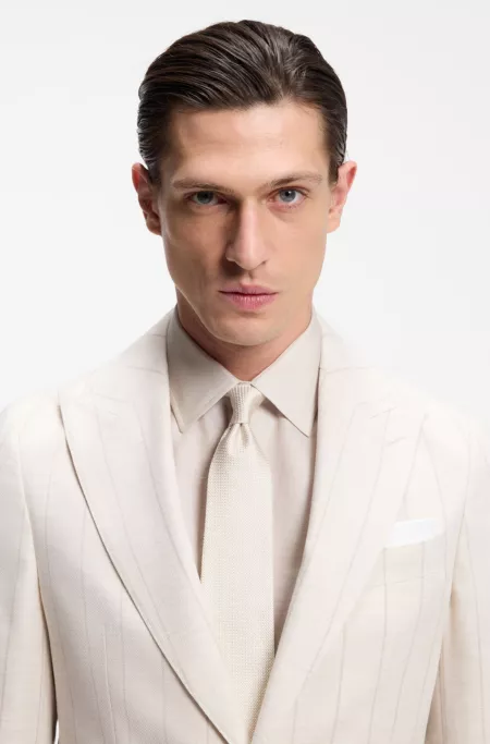 Jacquard-woven tie in silk