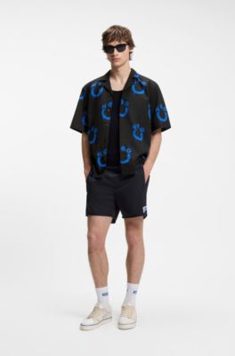 Chemise coupe d&eacute;contract&eacute;e &agrave; logo imprim&eacute;, Noir