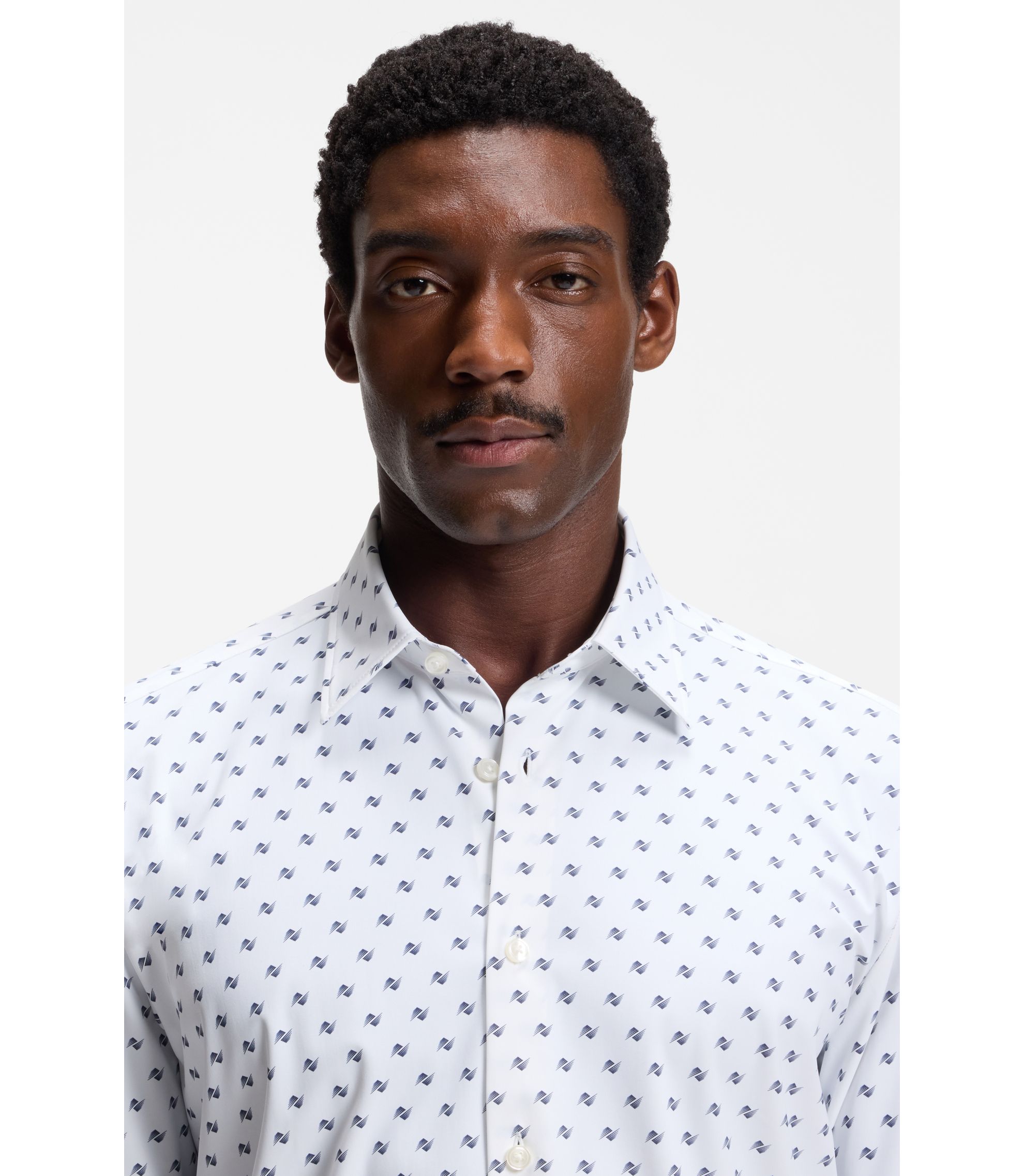 BOSS 長袖トレーニングシャツ BOSS - Printed regular-fit shirt in performance-stretch jersey - White