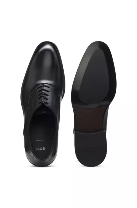 Leather Oxford shoes with perforated details