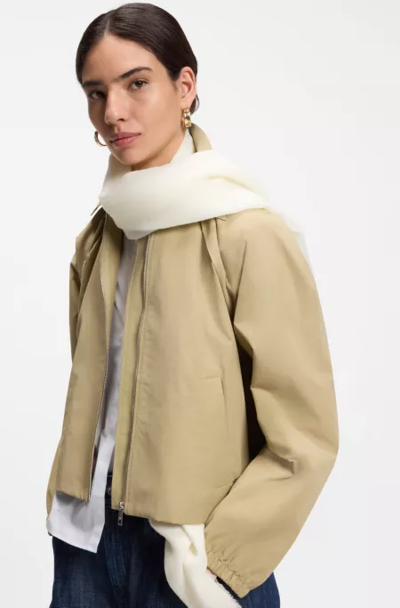 Lightweight wool scarf with fringed trims