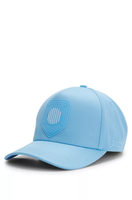 Logo cap in lustrous twill with country-flag badge