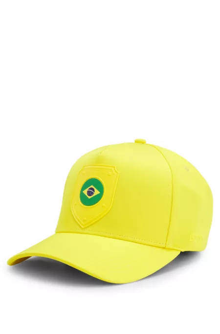 Logo cap in lustrous twill with country-flag badge
