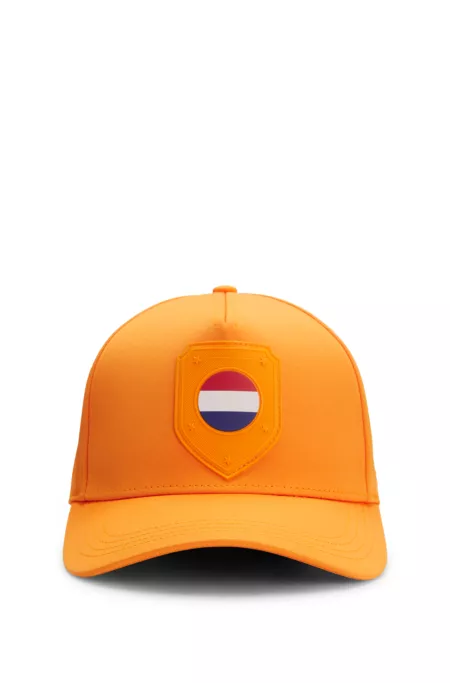 Logo cap in lustrous twill with country-flag badge