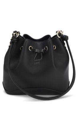 Bolso bucket de piel sint&eacute;tica con dos correas, Negro