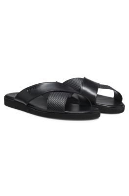 Chanclas de piel sint&eacute;tica con tiras lisas y estampadas, Negro