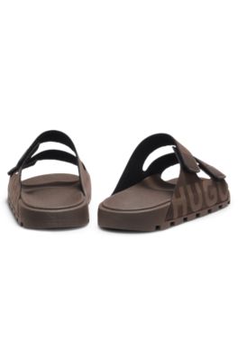 Mules en faux cuir su&eacute;d&eacute; avec d&eacute;tails de logo, Brun chin&eacute;