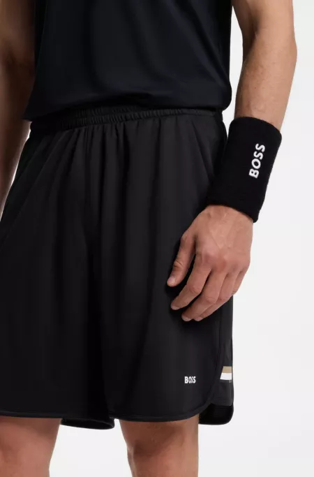 Active Stretch-fabric shorts with mesh pocket bags