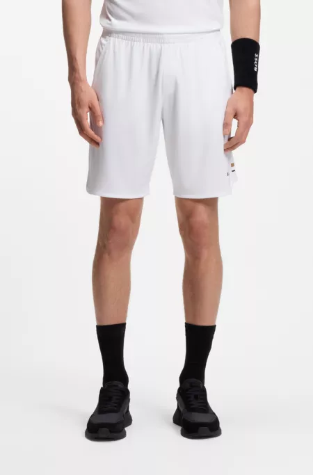 Active Stretch-fabric shorts with mesh pocket bags