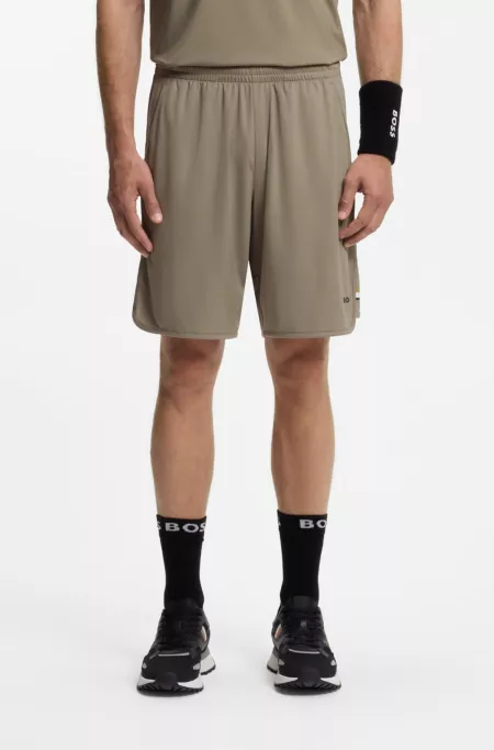 Active Stretch-fabric shorts with mesh pocket bags