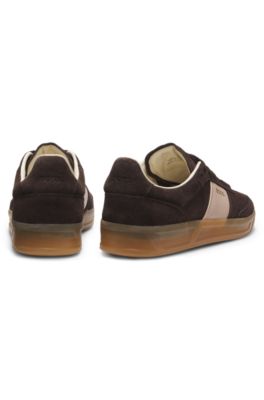 Deportivas de ante con ribetes de piel lisa, Marr&oacute;n oscuro