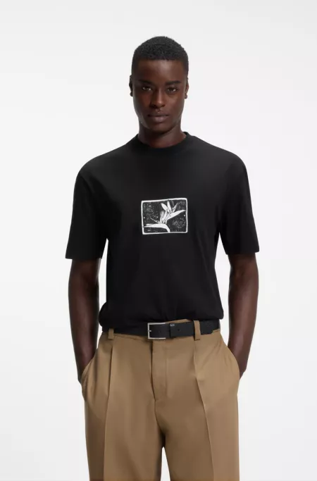 Relaxed-fit T-shirt in cotton with artwork and logo