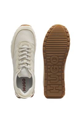 Deportivas estilo zapatillas de correr con empeines con monograma de jacquard, Beige claro