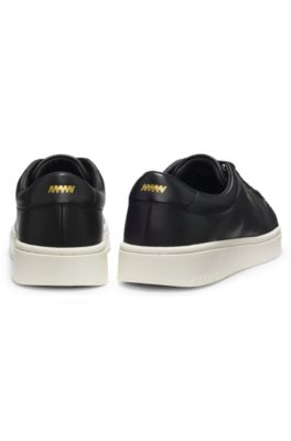 Deportivas de piel de napa con logo en tono dorado, Negro