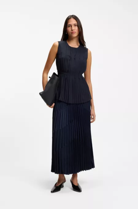 Sleeveless crepe blouse with pleats