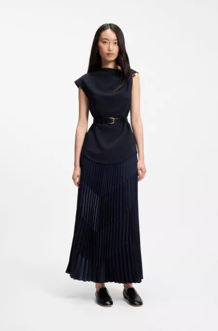 Regular-fit crepe blouse with a metal pin