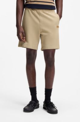 Shorts regular fit de algod&oacute;n con insignia de logo de ante, Beige