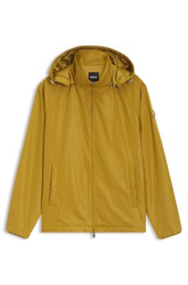 Chaqueta regular fit con capucha y acabado repelente al agua, Oro