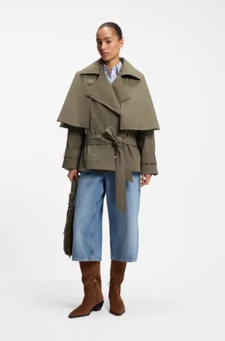 Mid-rise cropped jeans in a relaxed fit