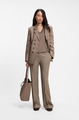Pantalones flared fit en tejido de gabardina el&aacute;stico, Marr&oacute;n