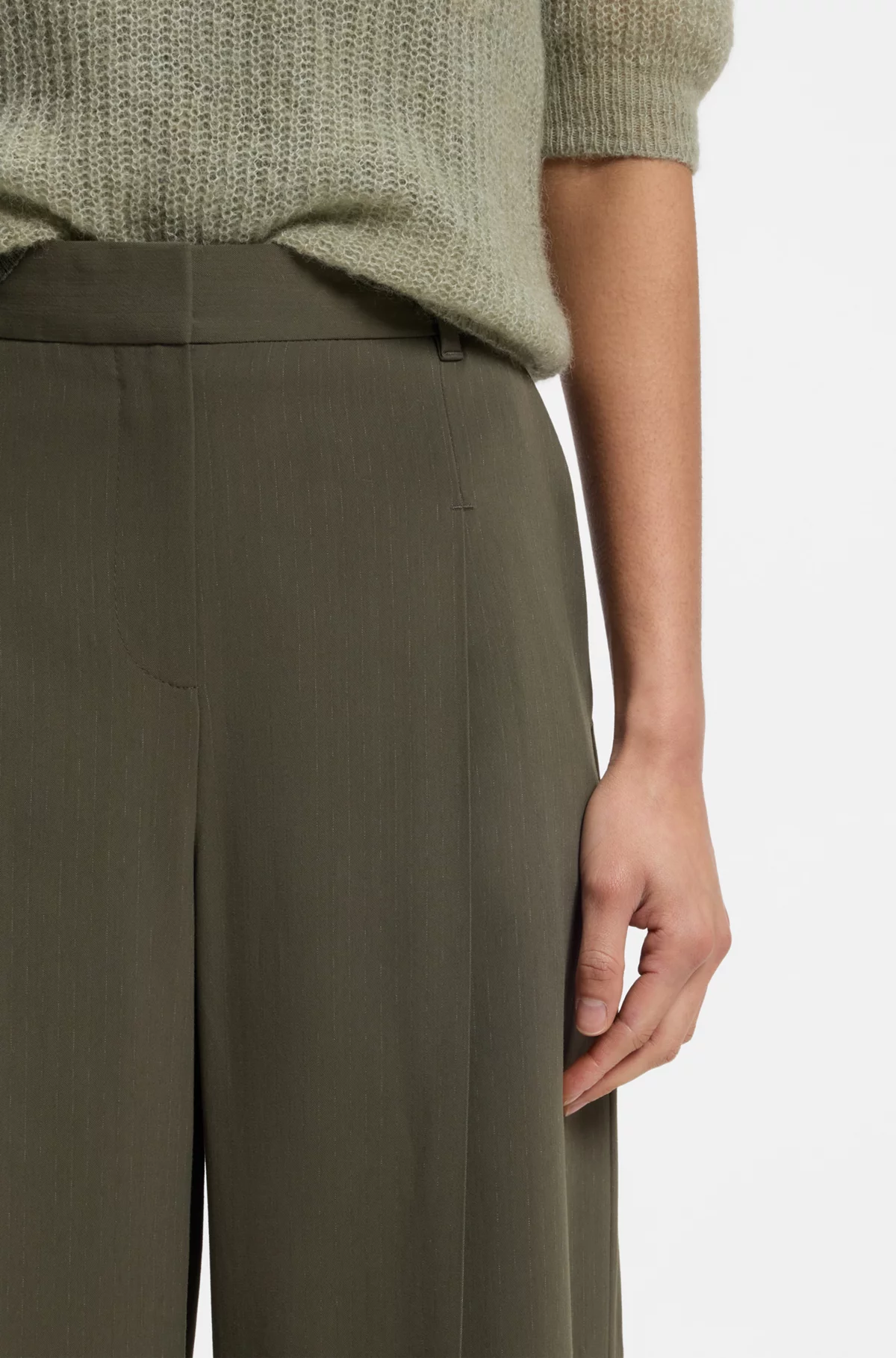 Pantalones regular fit en crepé elástico con raya diplomática, Verde