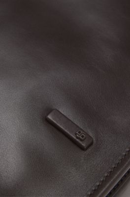Bolso bandolera Ariell de piel con correa ajustable, Marr&oacute;n oscuro