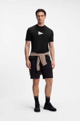 Camiseta regular fit en algod&oacute;n el&aacute;stico con estampado fotogr&aacute;fico, Negro