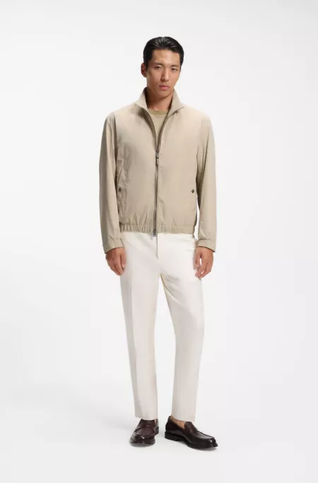 Water-repellent zippered jacket with two-way stretch