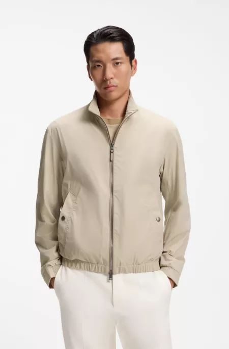 Water-repellent zippered jacket with two-way stretch