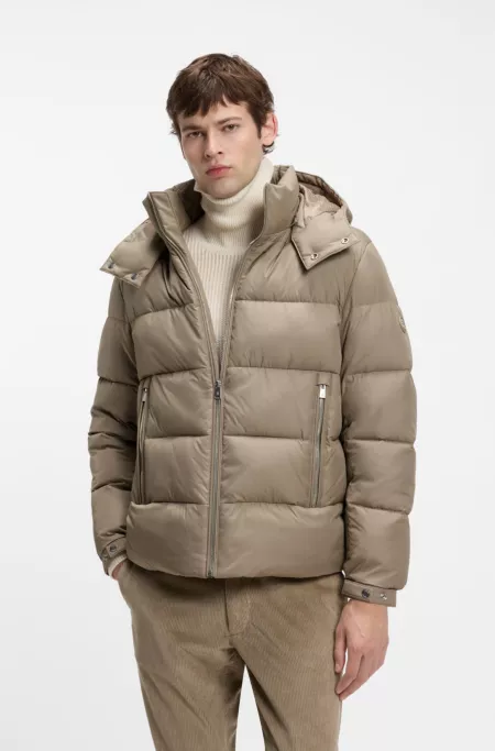 Water-repellent puffer jacket with adjustable hood