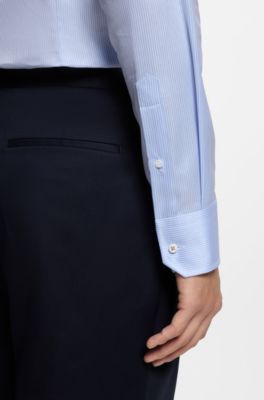 Camisa slim fit de sarga de algod&oacute;n italiana a rayas, Celeste
