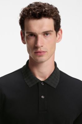 Polo regular fit de algod&oacute;n con cuello estampado, Negro