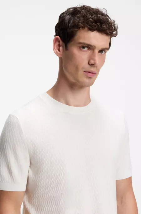 Short-sleeved sweater with knitted structure