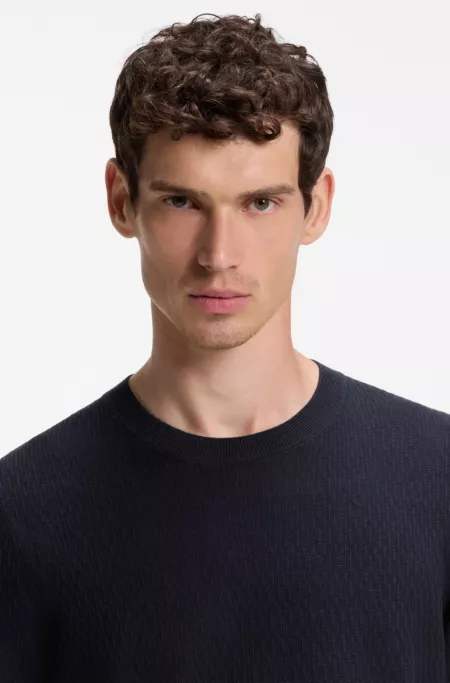 Short-sleeved sweater with knitted structure