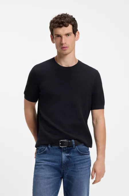 Short-sleeved sweater with knitted structure