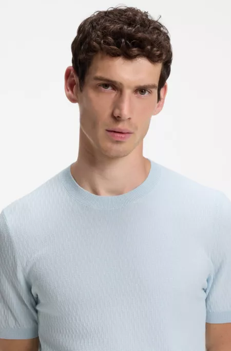 Short-sleeved sweater with knitted structure