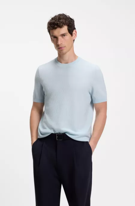 Short-sleeved sweater with knitted structure