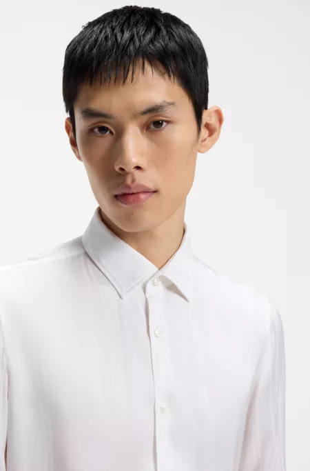 Slim-fit business shirt in soft garment-washed fabric