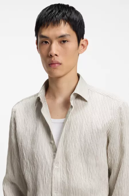 Modern-fit shirt in striped seersucker