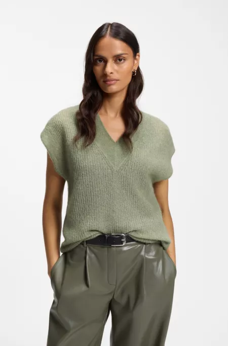 V-neck top in a knit alpaca blend