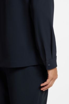 Camisa relaxed fit de tejido el&aacute;stico t&eacute;cnico antidesgarros, Azul oscuro