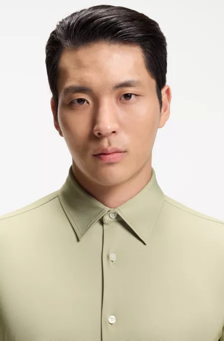 Slim-fit shirt in structured performance stretch fabric