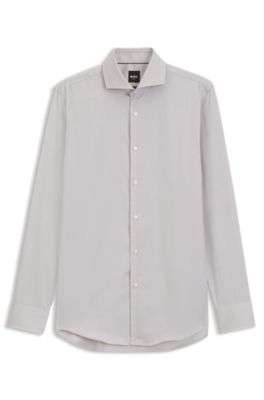 Camisa slim fit de sarga de algod&oacute;n que no se arruga, Caqui